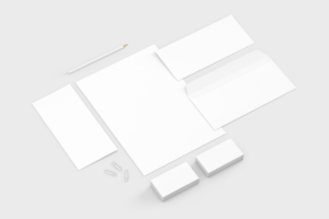 Papier und Stifte in weiß