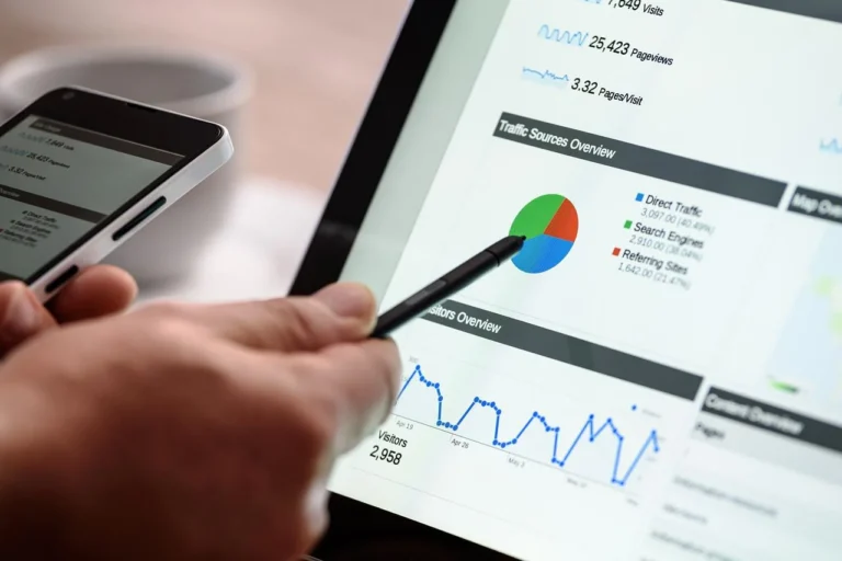 Laptop Screen mit Statistik für SEO